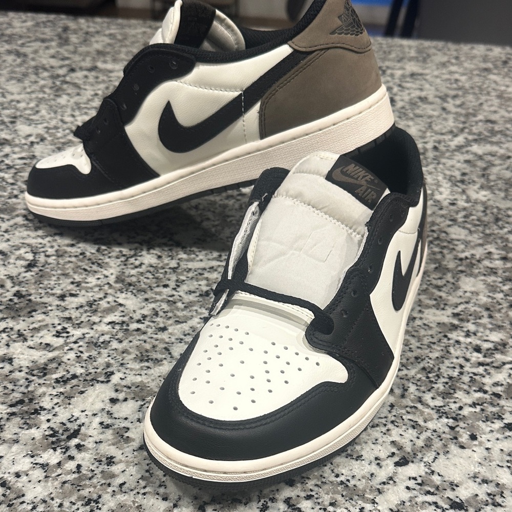 Jordan Men's Black, White, and Brown Sneakers